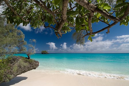 Circuit en Nouvelle Calédonie plage de sable blanc île de Lifou un voyage routedelacaledonie.com