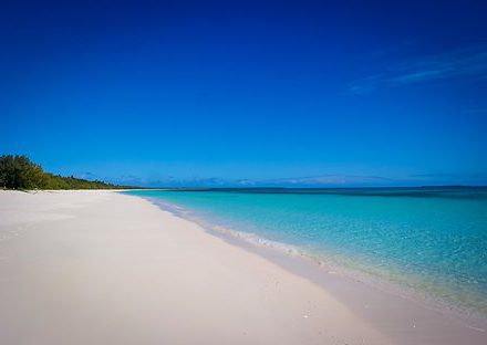 Circuit en Nouvelle Calédonie plage sable blanc à Ouvea un voyage routedelacaledonie.com